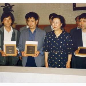 1988年北京人民大会堂领奖.jpg