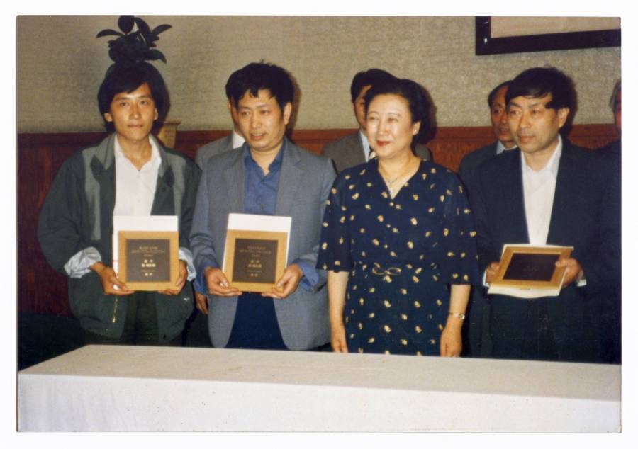 1988年北京人民大会堂领奖.jpg